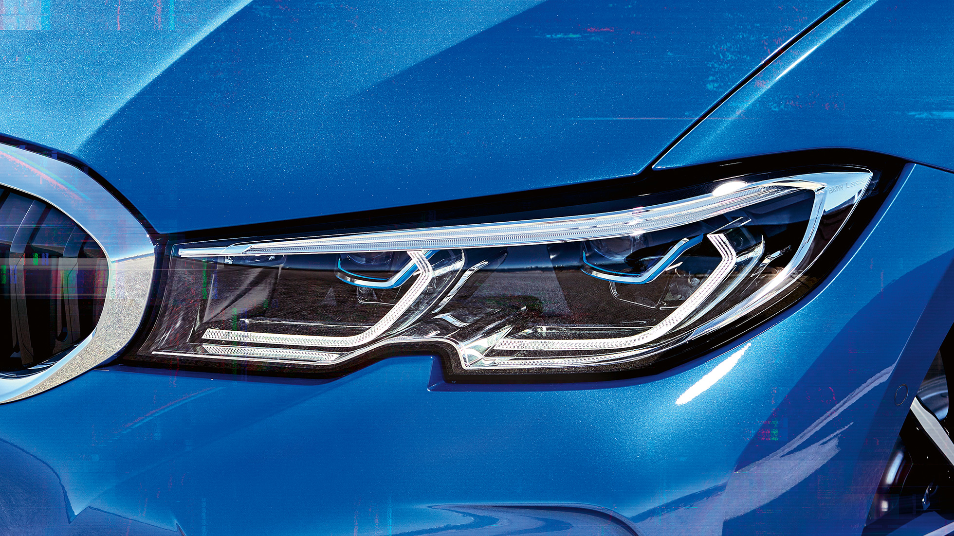 BMW Serie 3 Sedán, Luz Láser BMW. Acercamiento lateral de los faros frontales derechos con luz láser BMW.