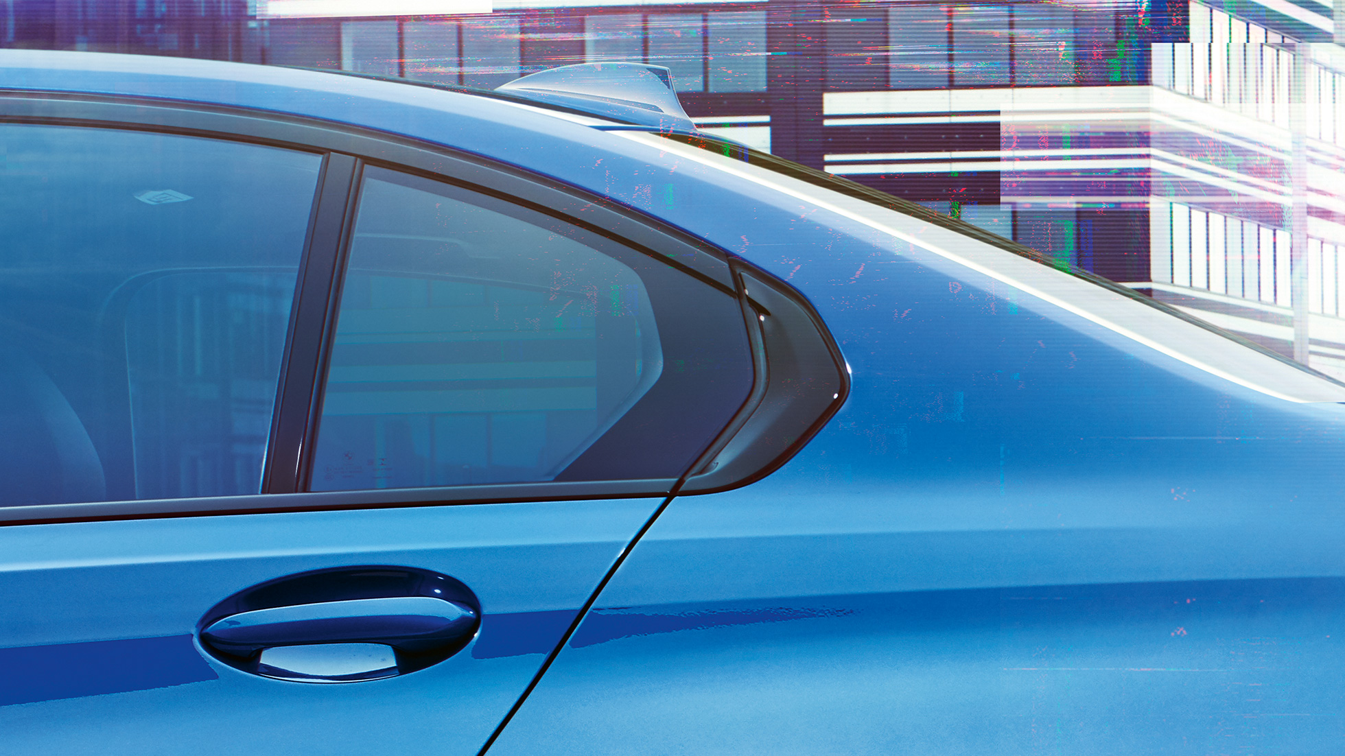 BMW Serie 3 Sedán, línea Hofmeister. Vista de detalle lateral de la ventana trasera con línea Hofmeister.