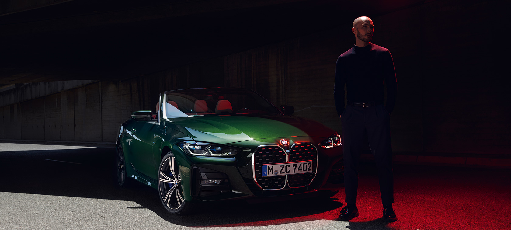 Vista del frontal BMW Serie 4 Convertible G23 2020 BMW Serie 4 Convertible G23 2020 Sanremo Green metalizado, vista del frontal con modelo