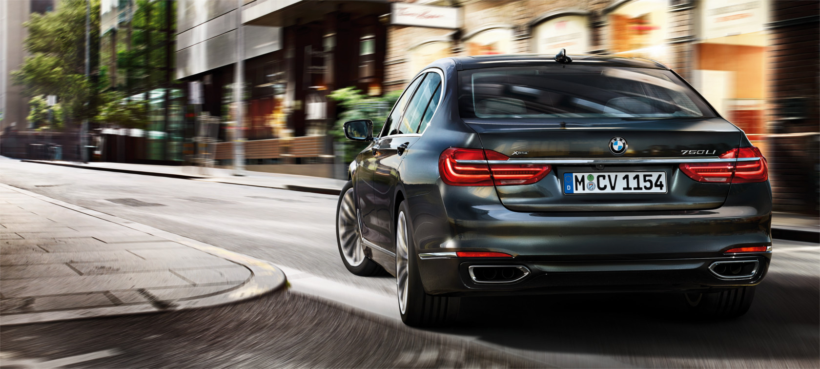 Vehículo deportivo con máxima eficiencia de combustible Vehículo sedán de lujo con motor TwinPower turbo