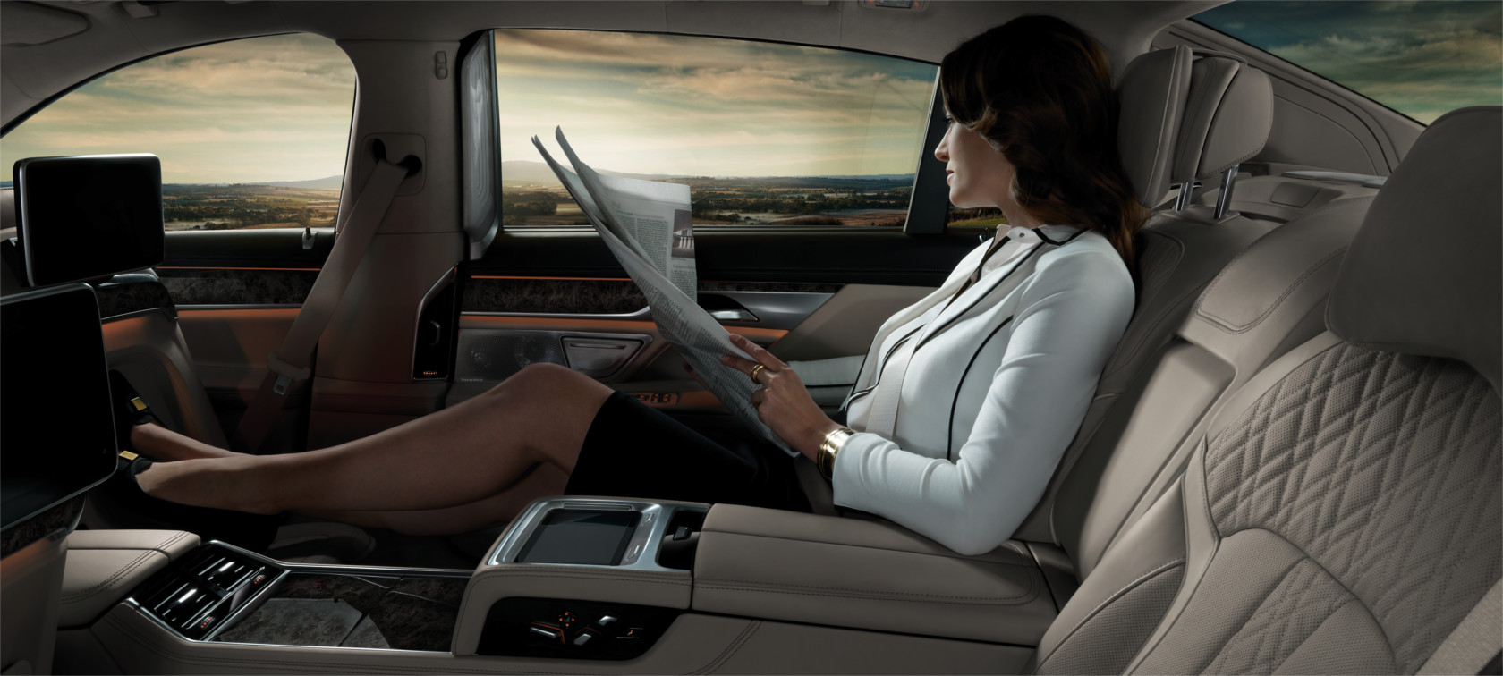 Carro sedán de lujo con transmisión automática de 8 velocidades Vehículo de lujo 2021 con diseño exterior dinámico