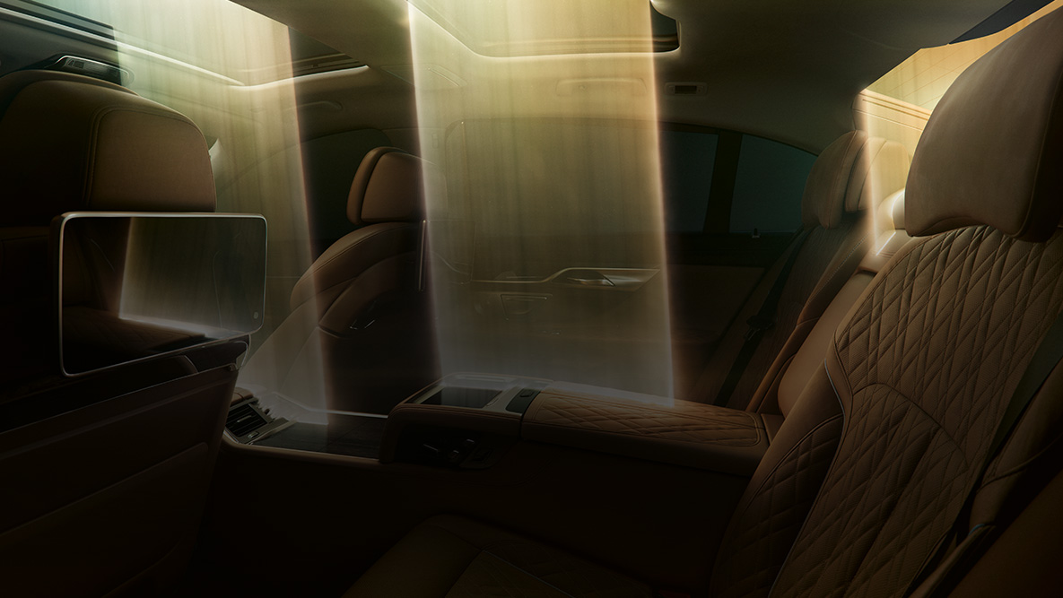 BMW Serie 7 Interior BMW Serie 7 Interior: incidencia de la luz a través del techo de cristal panorámico
