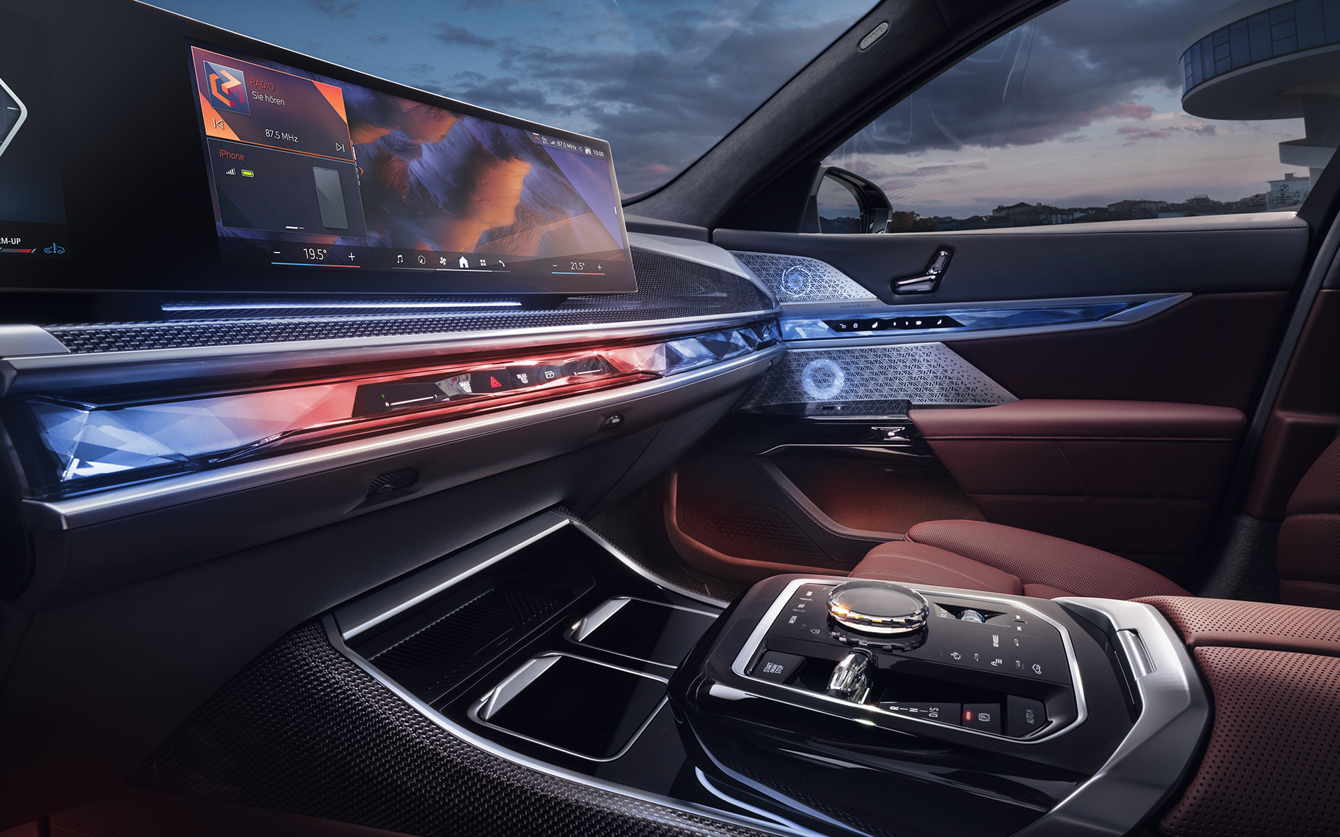Vista del interior, frontal BMW Serie 7 G70 ICE 740i Paquete M Sport BMW Serie 7 G70 ICE 740i Paquete M Sport, vista del interior, frontal, acabados de cristal "CraftedClarity" y Curved Display