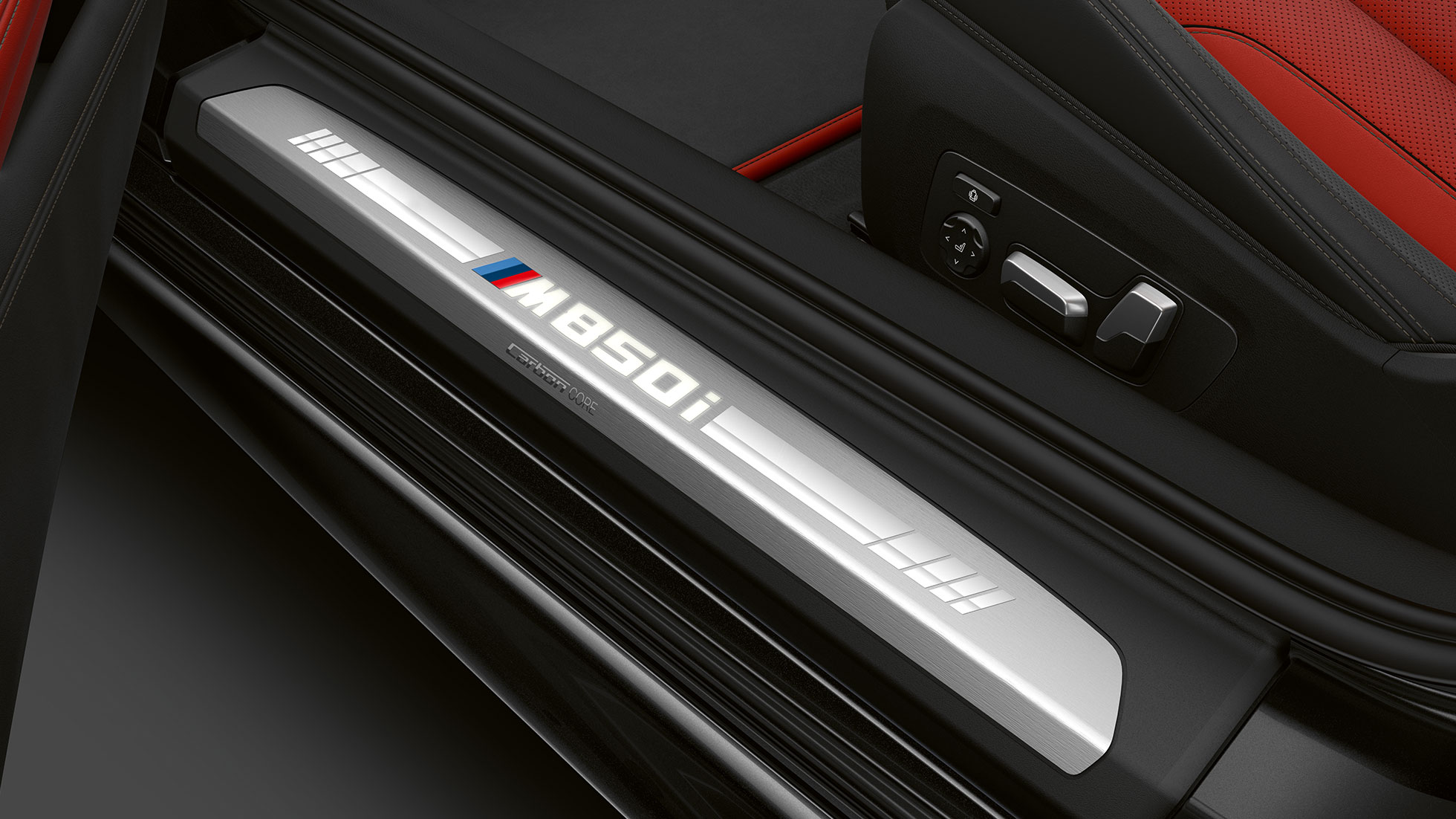 BMW M850i xDrive, Negro Carbono metálico, alféizar de la puerta. BMW M850i xDrive, Negro Carbono metálico, alféizar de la puerta.