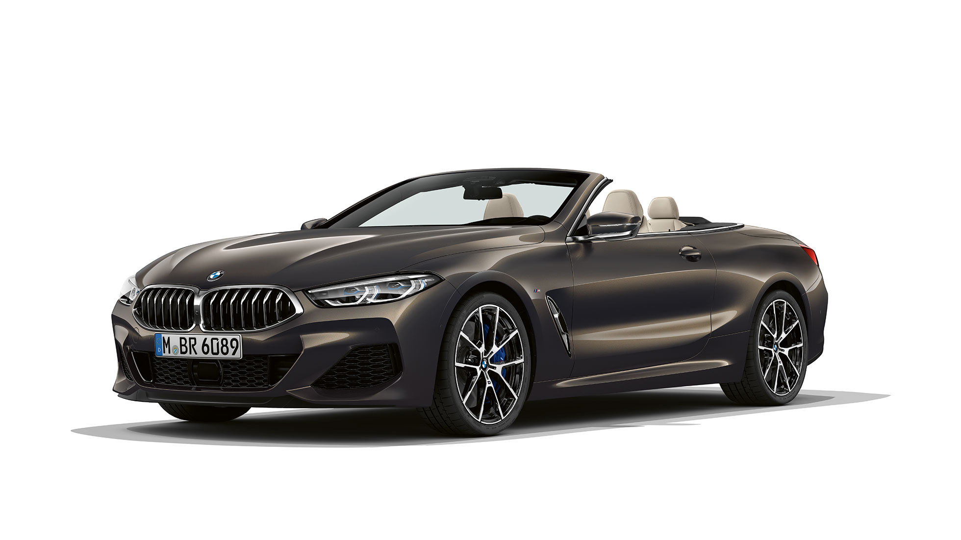 BMW M850i xDrive, Dravit Grey metalizado, vista frontal de tres cuartos. BMW M850i xDrive, Dravit Grey metalizado, vista frontal de tres cuartos.