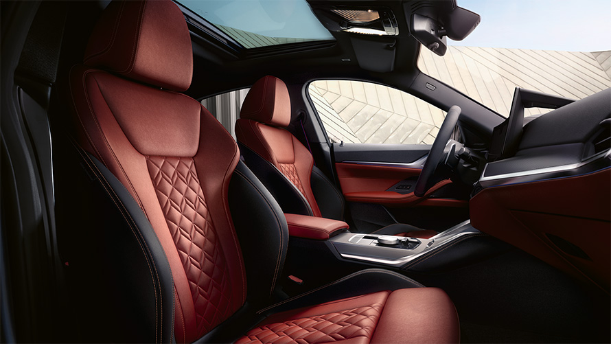 BMW M440i xDrive Gran Coupé G26 2021 Vista lateral del interior BMW M440i xDrive Gran Coupé G26 2021 Vista lateral del interior