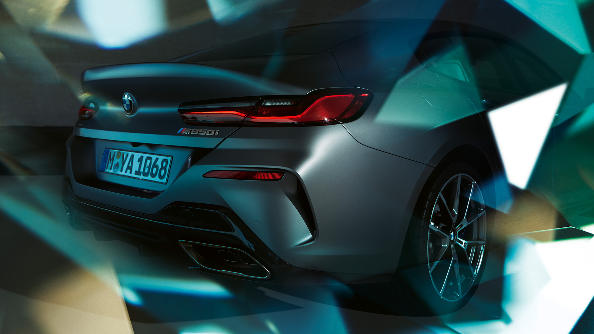 Acercamiento de la parte trasera del BMW M850i xDrive Gran Coupé Acercamiento de la parte trasera del BMW M850i xDrive Gran Coupé G16 2019 BMW Individual Frozen Bluestone metálico