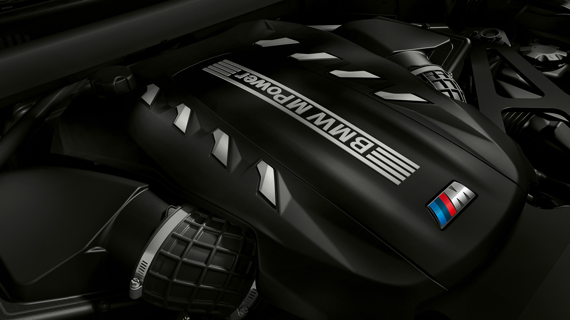 Motor de gasolina de 8 cilindros M TwinPower Turbo de alto rendimiento del BMW X6 M Competition Acercamiento del motor de gasolina de 8 cilindros M TwinPower Turbo de alto rendimiento del BMW X6 M Competition F96 2020