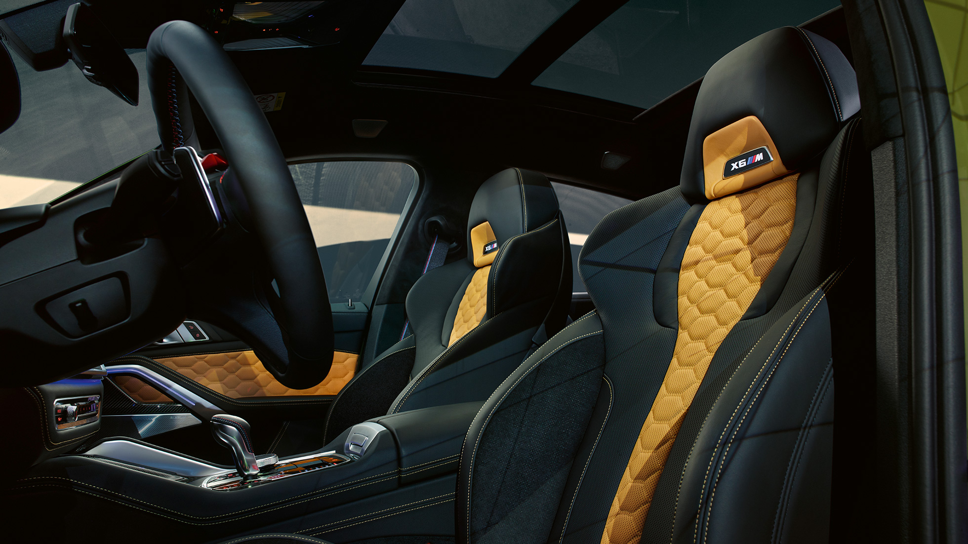 Asientos multifuncionales del BMW X6 M Competition Asientos multifuncionales M con logo X6 M iluminado del BMW X6 M Competition, interior