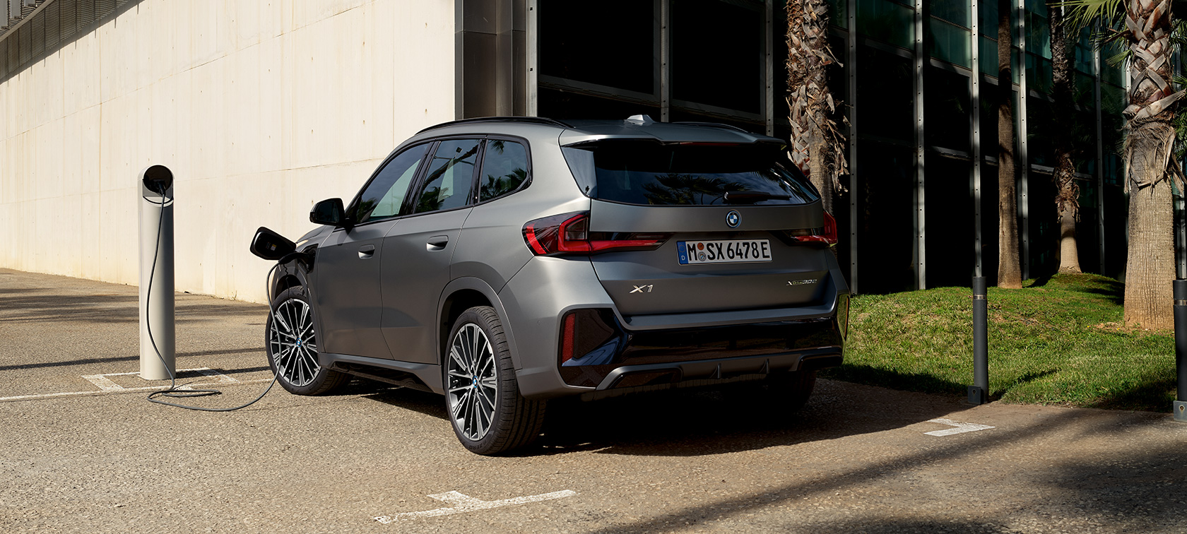 BMW X1 U11 PHEV Frozen Pure Grey metalizado Carga BMW X1 U11 PHEV Frozen Pure Grey metalizado Detalles destacados de la carga