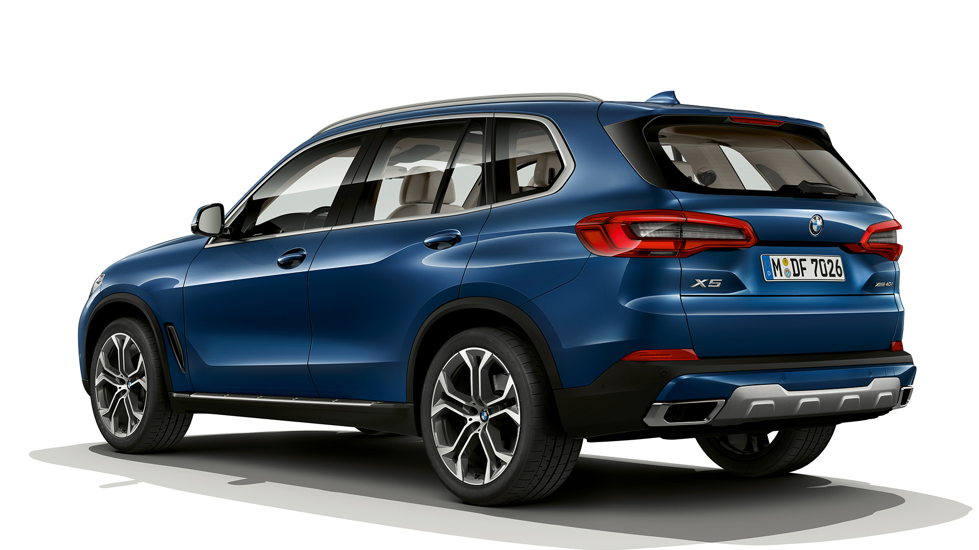 Acabado xLine BMW X5 xDrive40i vista de tres cuartos de la zaga Acabado xLine BMW X5 xDrive40i G05 2018 Phytonicblau metalizado, vista de tres cuartos de la zaga