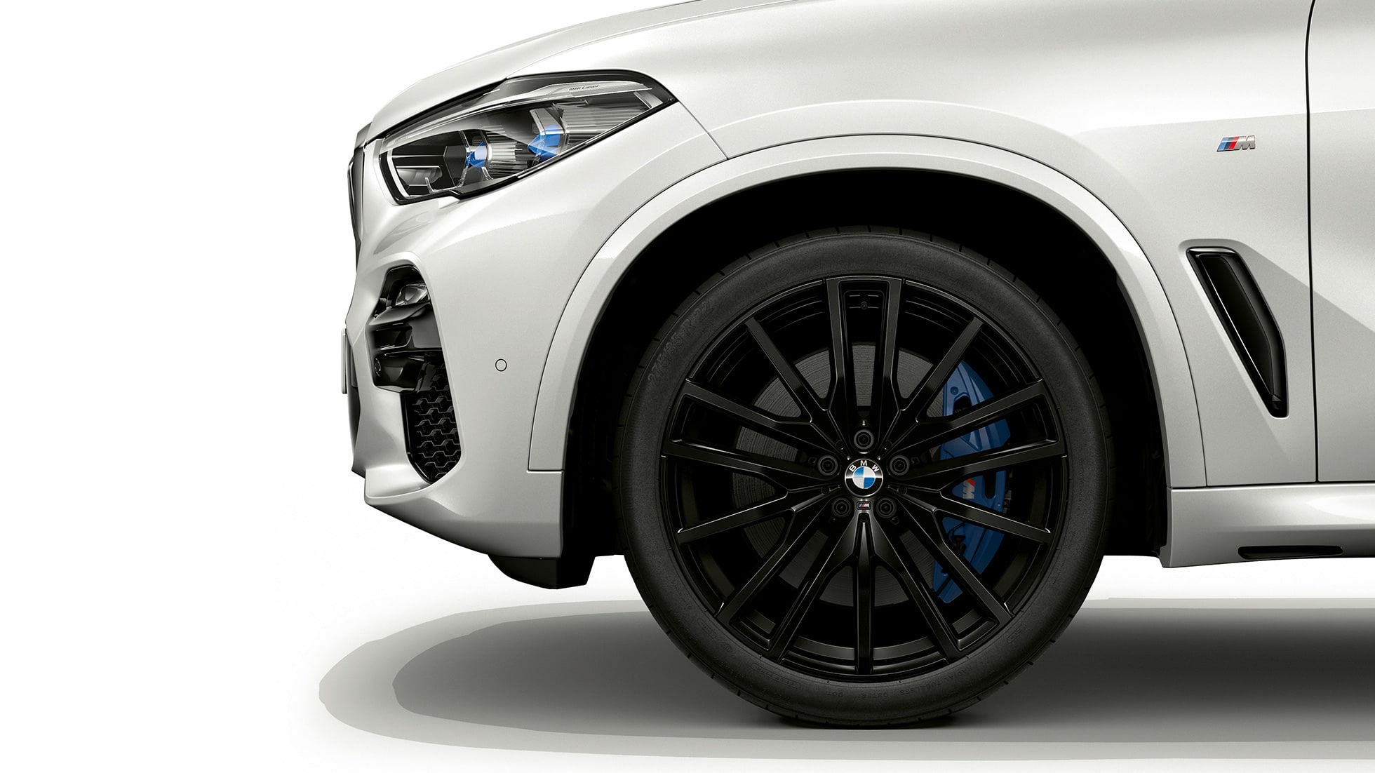 Acabado M Sport BMW X5 xDrive40i lateral del frontal con llanta Acabado M Sport BMW X5 xDrive40i G05 2018 Mineralweiss lateral del frontal con llanta