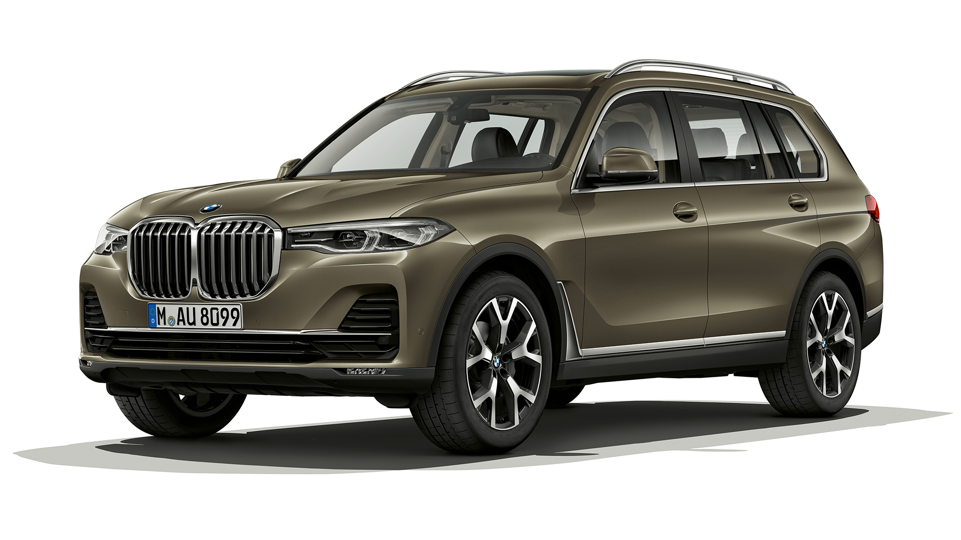 BMW X7 equipamiento estándar Toma de estudio del BMW X7 en vista delantera de tres cuartos en color Vermont bronze