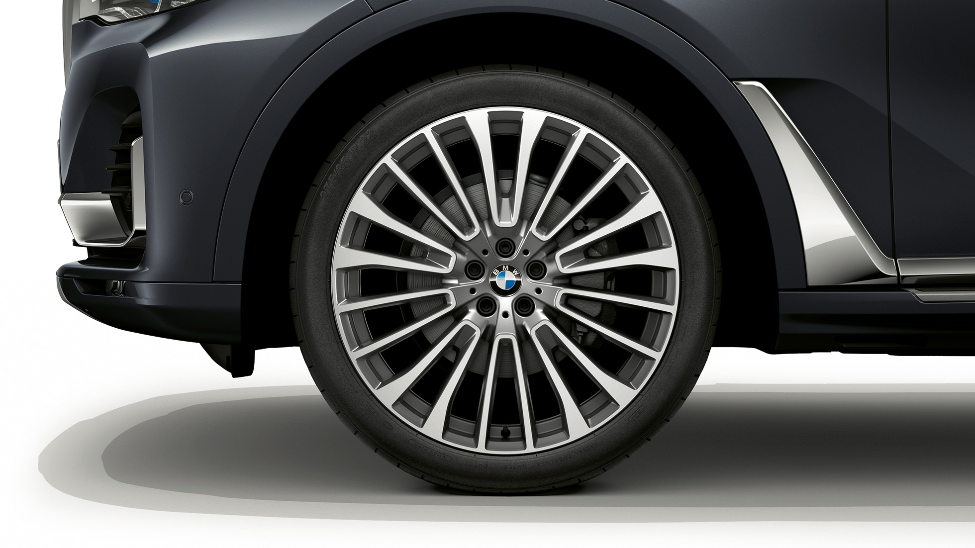 BMW X7, Design pure excellence en rines de aleación ligera Acercamiento de los rines de aleación ligera del BMW X7 con características de Design Pure Excellence