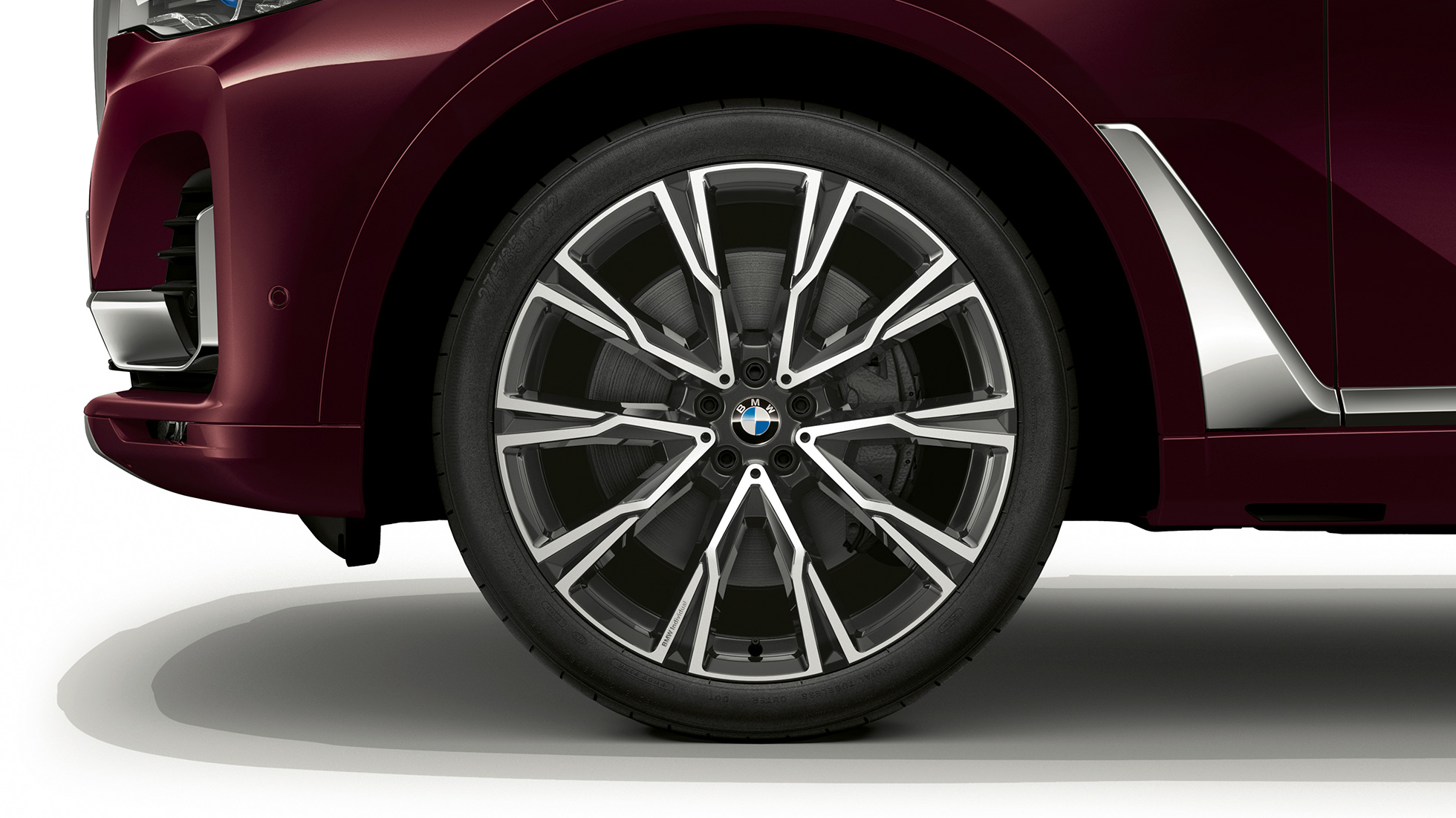 Rines de aleación ligera con Paquete M Deportivo para BMW X7 Acercamiento del rin de aleación ligera del BMW X7 con características del Paquete M Deportivo