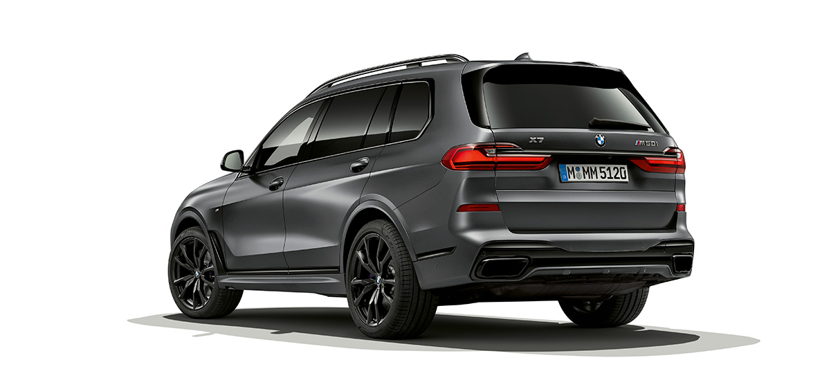 BMW Dark Shadow Edition vista trasera tres cuartos BMW X7 G07 Dark Shadow Edition vista trasera tres cuartos