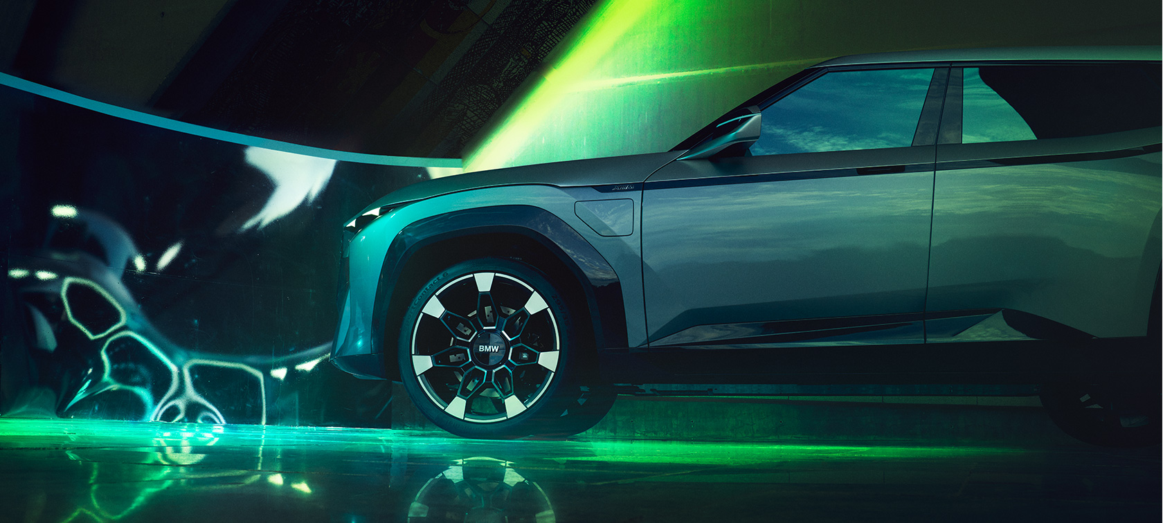 BMW Concept XM (G09) vista lateral, parado BMW Concept XM (G09) vista lateral, parado