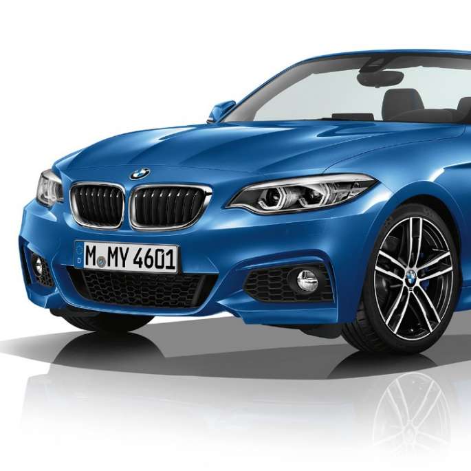BMW Serie 2 Convertible, toma frontal de tres cuartos del Modelo M Sport