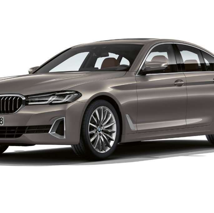 BMW Serie 5 Sedan G30 2020 Línea de lujo en Bernina Grey, vista frontal de tres cuartos